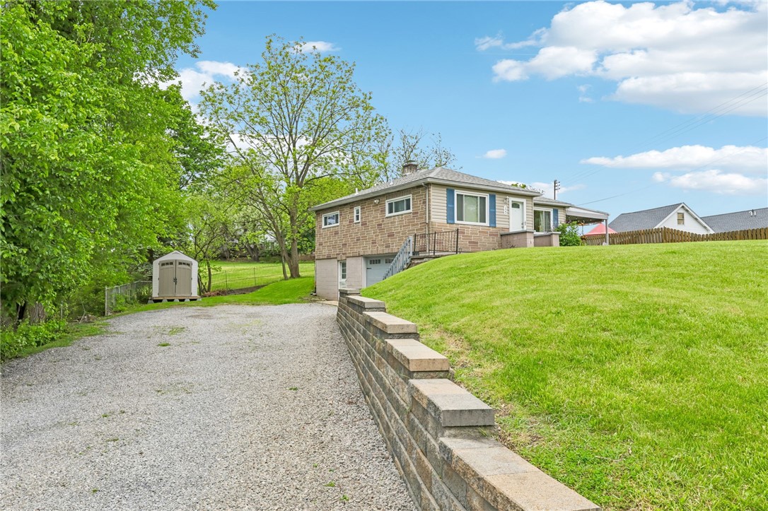 122 Hillcrest Dr