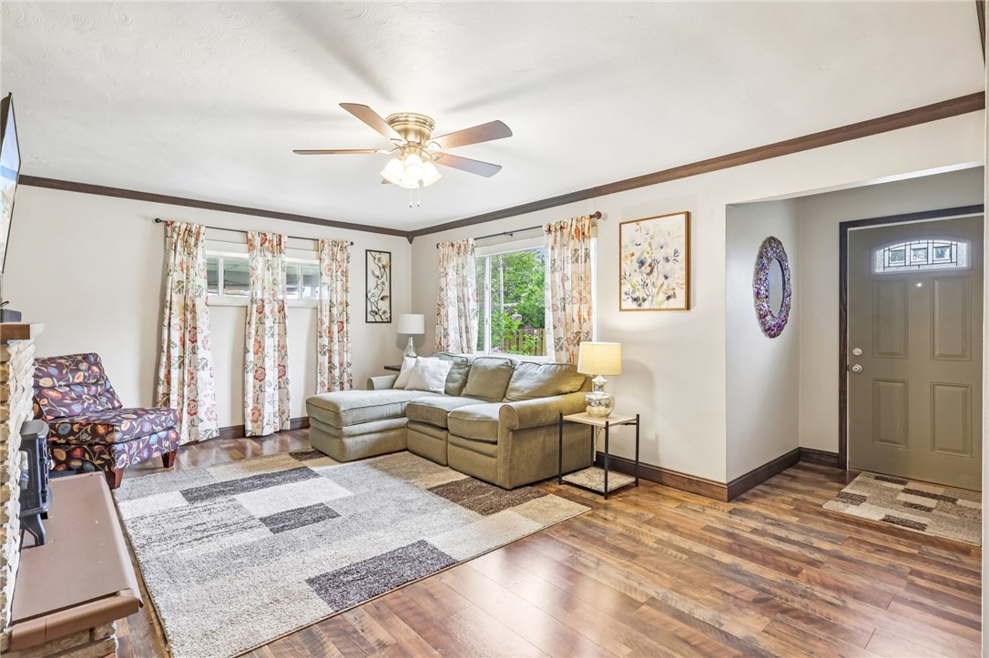 122 Hillcrest Dr