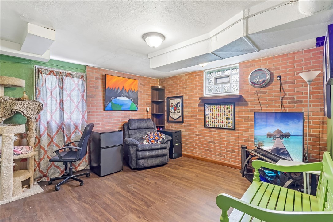 122 Hillcrest Dr