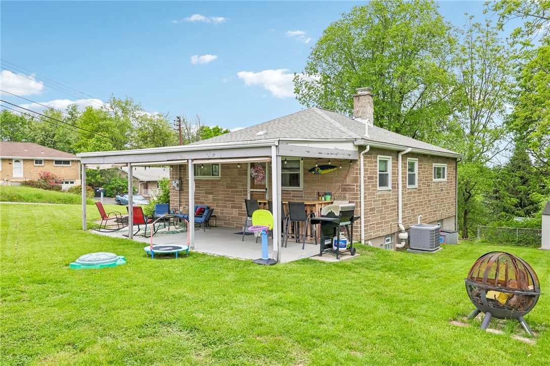 122 Hillcrest Dr