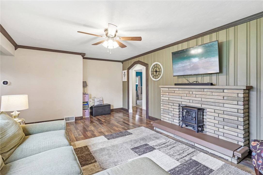 122 Hillcrest Dr