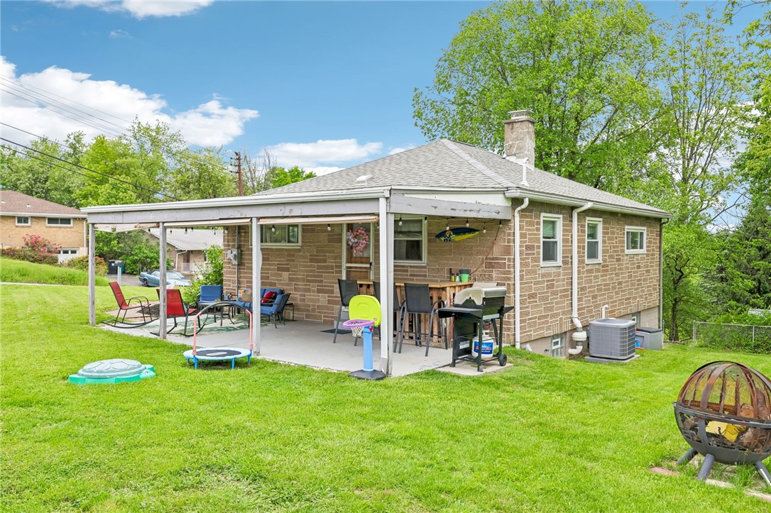 122 Hillcrest Dr