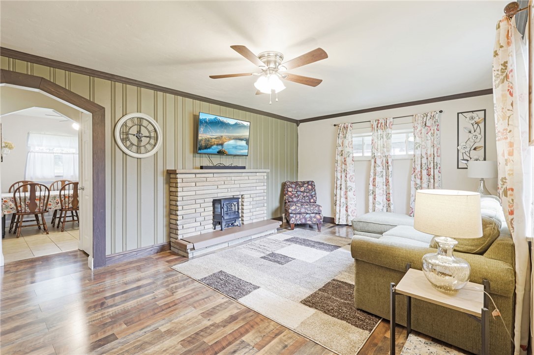 122 Hillcrest Dr