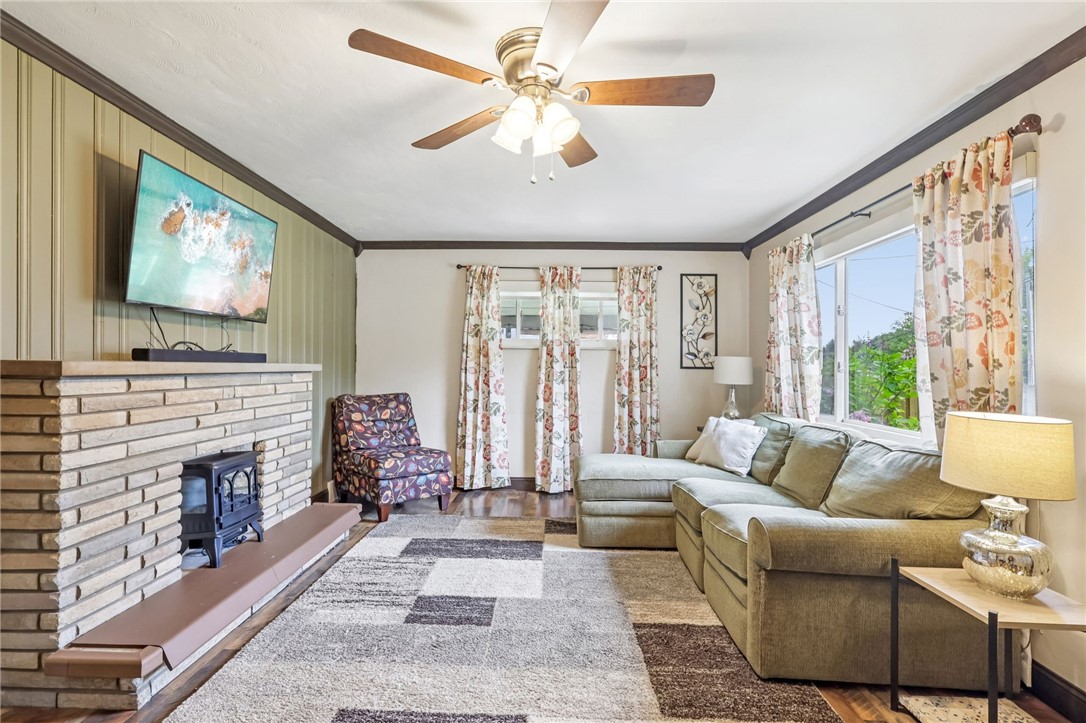 122 Hillcrest Dr