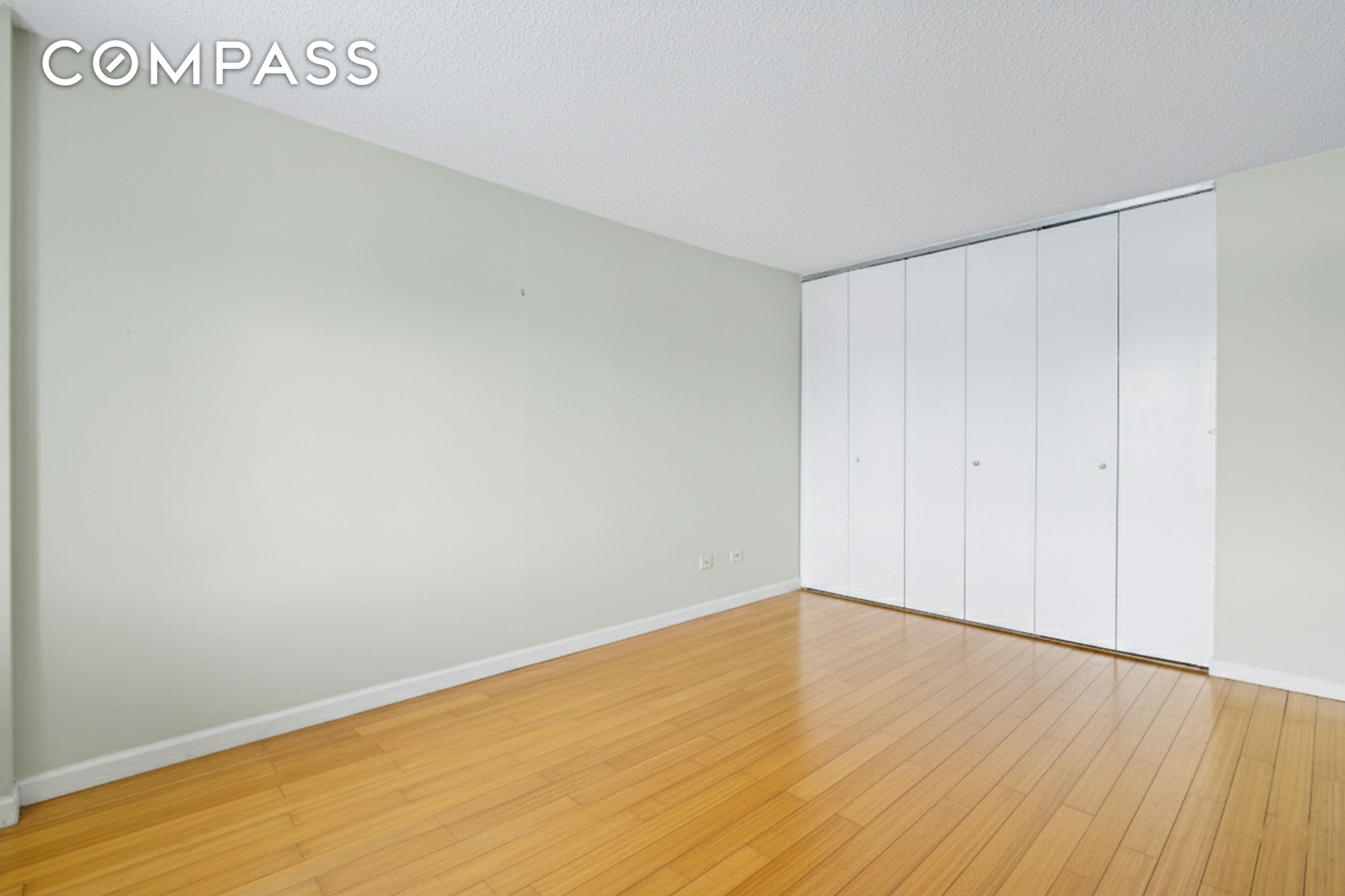 2540 Shore Boulevard 4S