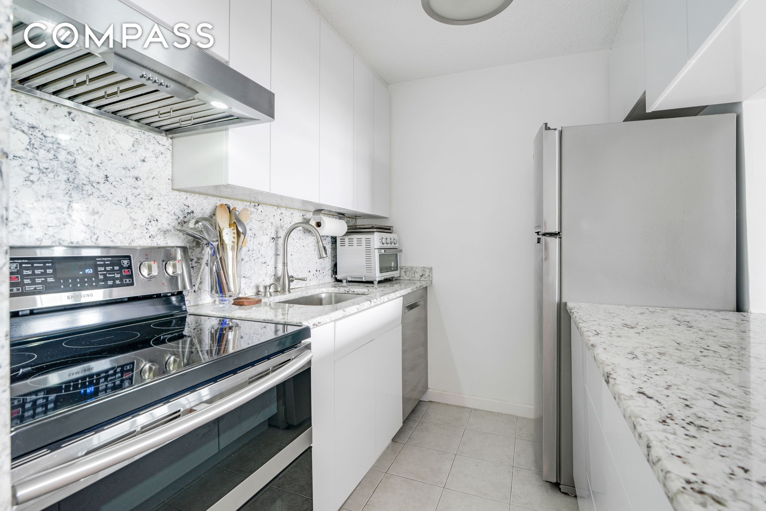 2540 Shore Boulevard 4S