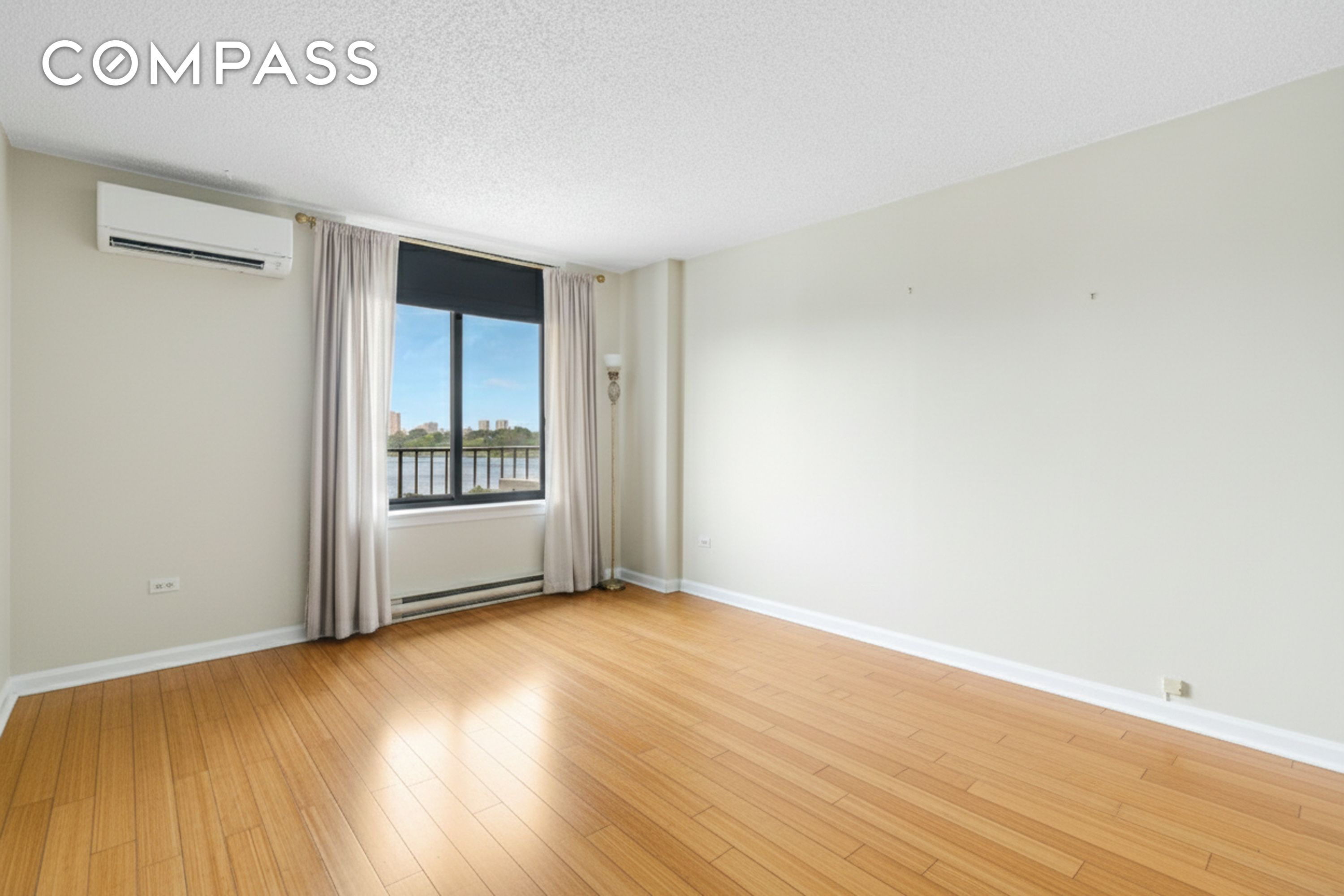 2540 Shore Boulevard 4S