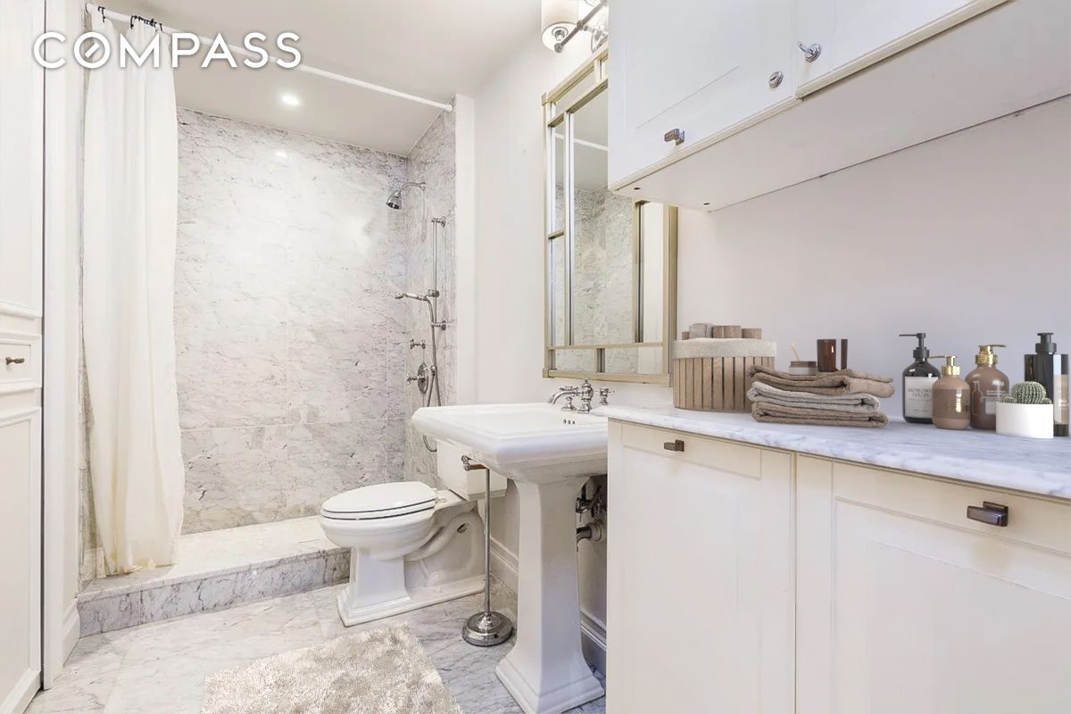 49 E 63rd Street Garden, Duplex , 3F