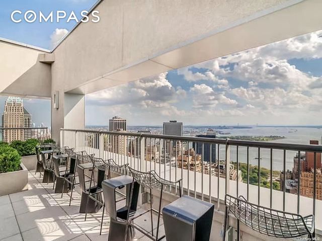 123 Washington Street 52F