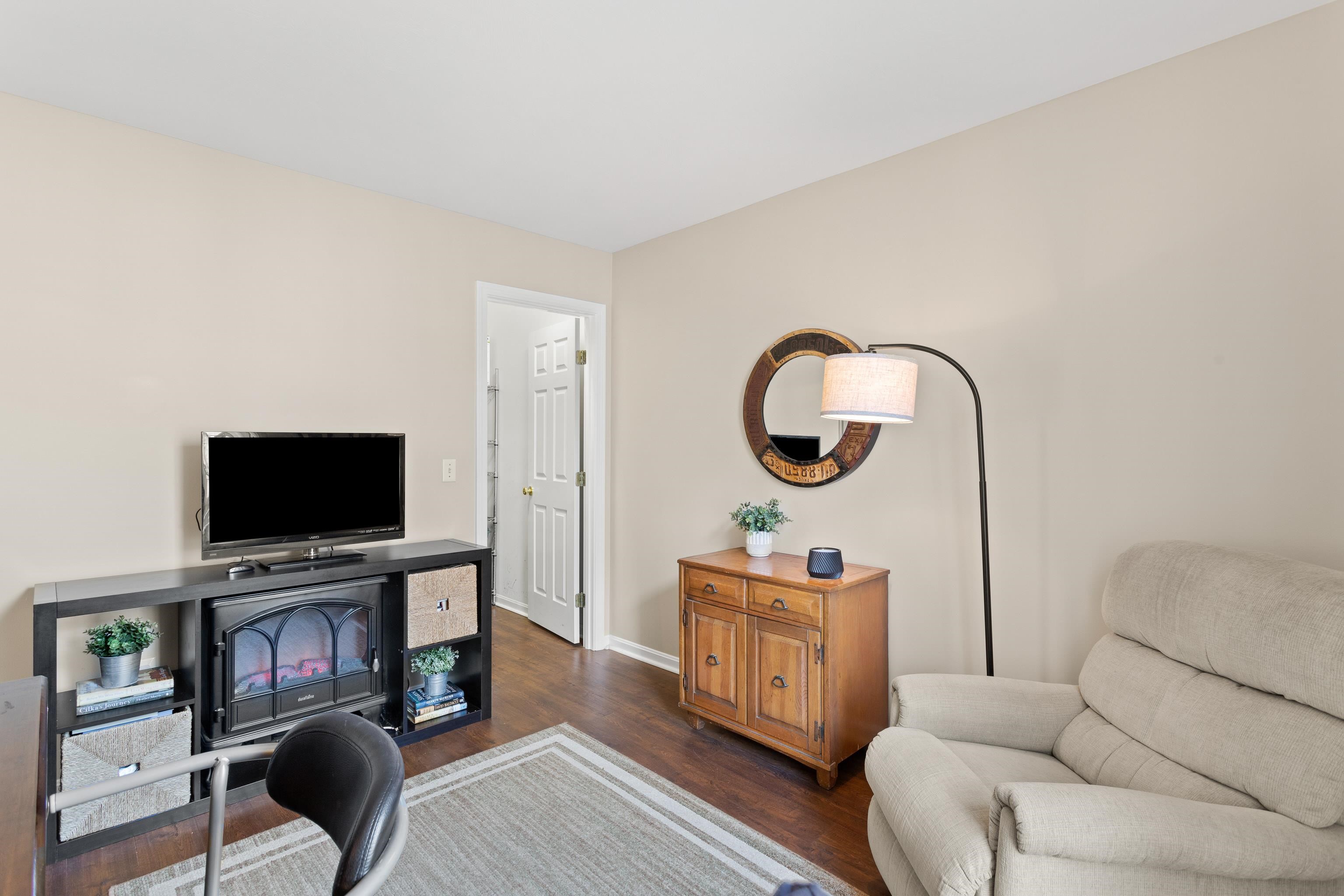 491 Mammoth Road Unit: 12