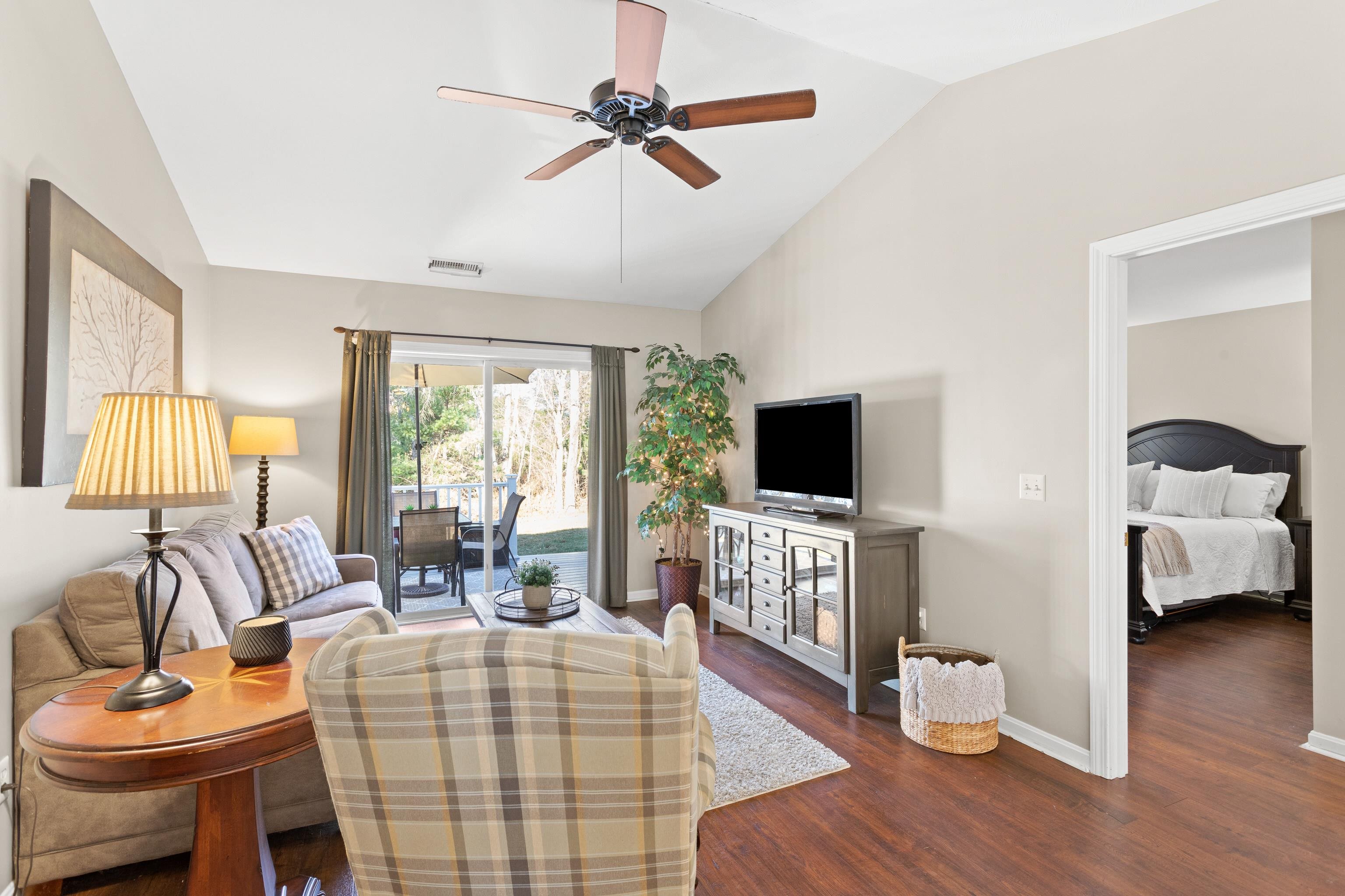 491 Mammoth Road Unit: 12