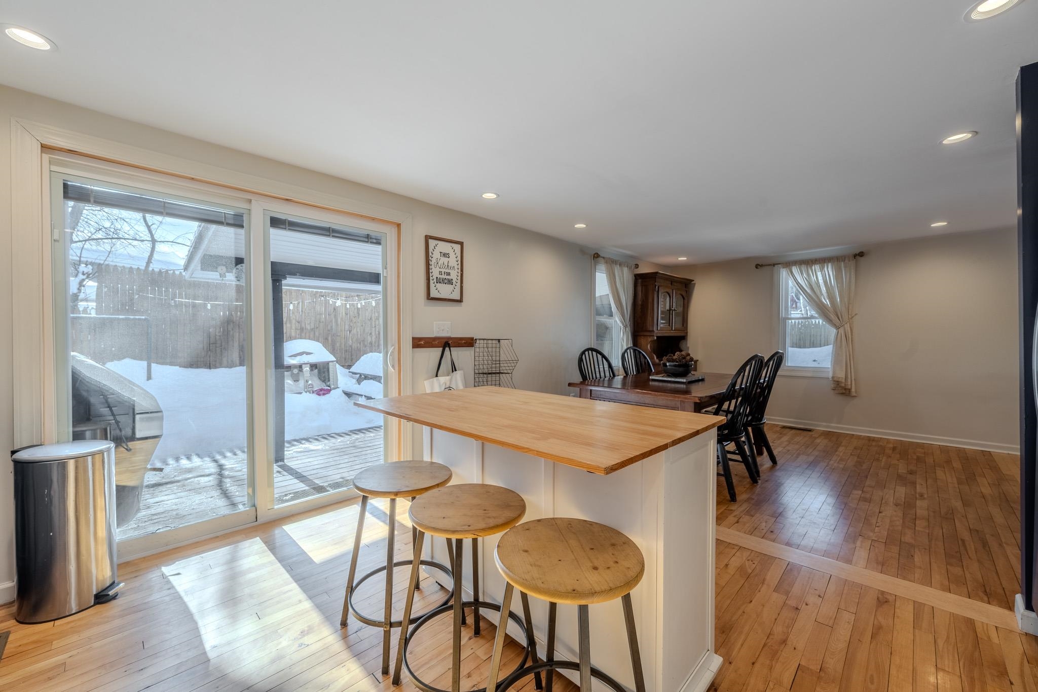 1 E Hobart Street
