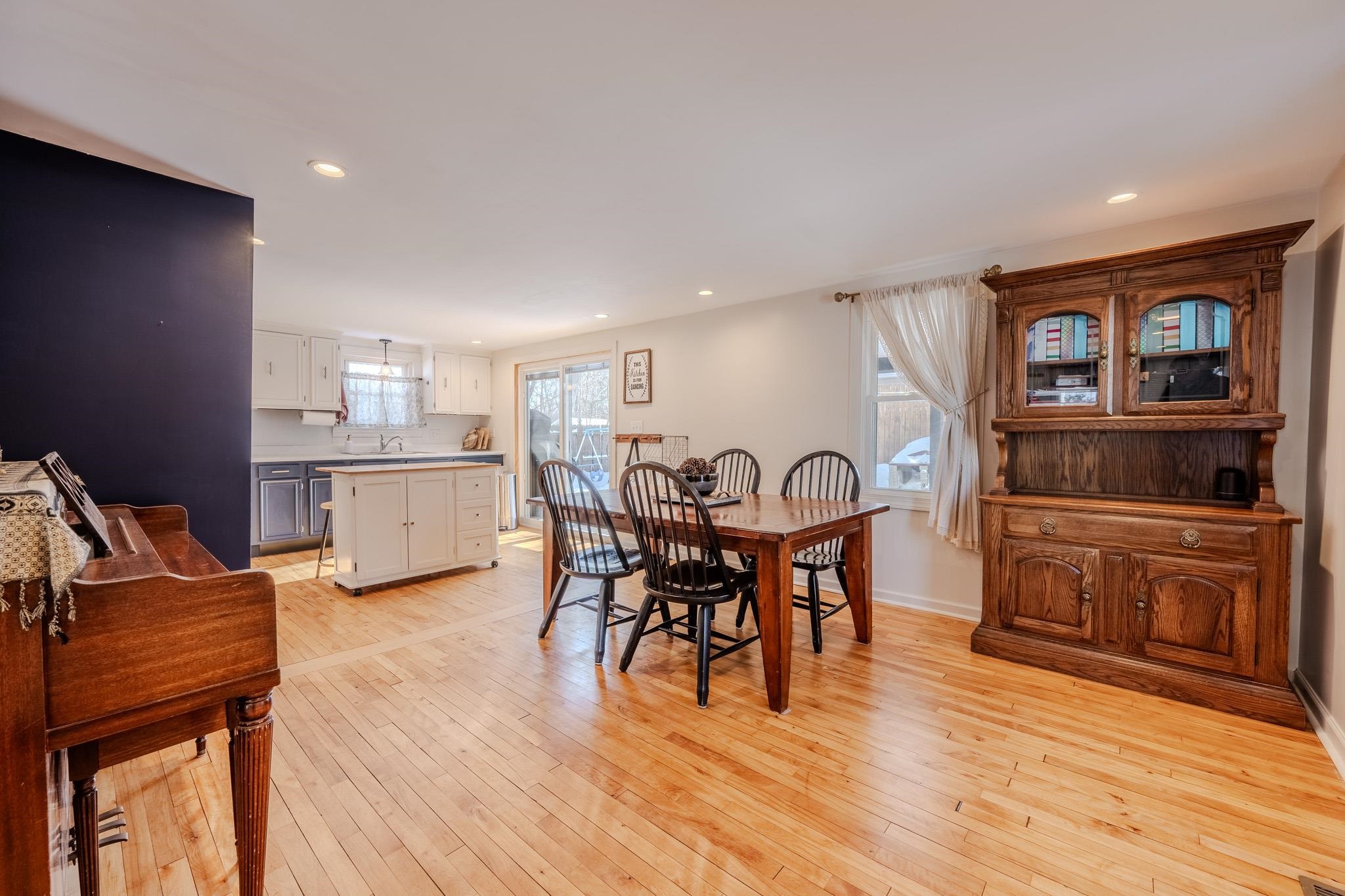 1 E Hobart Street