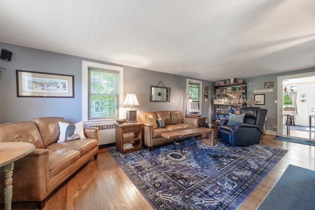 1186 Main St