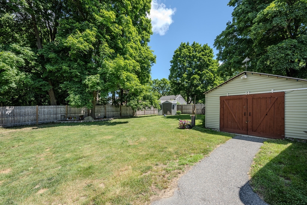 1186 Main St