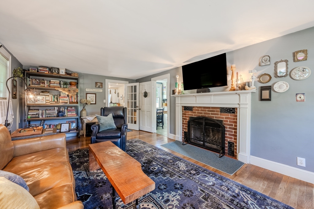 1186 Main St