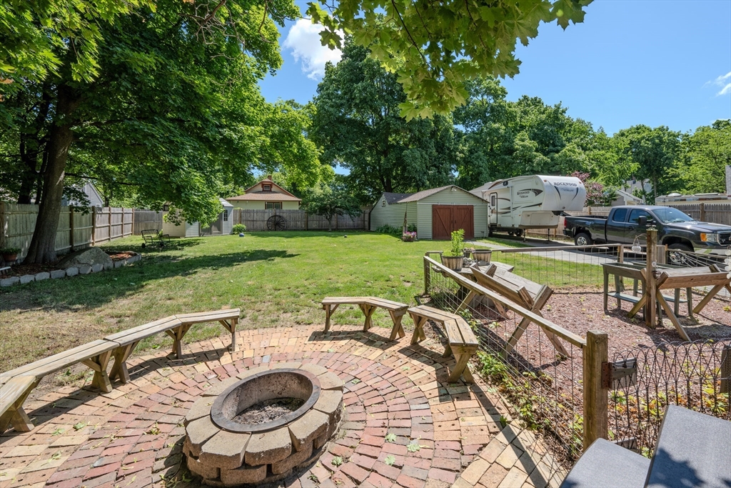 1186 Main St