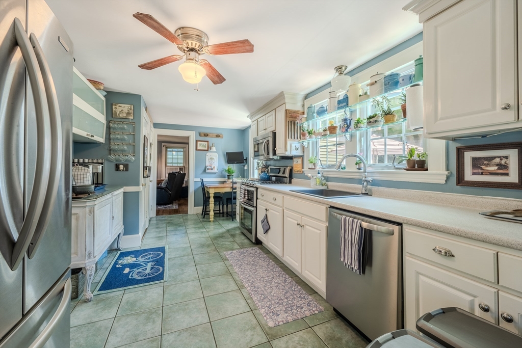 1186 Main St