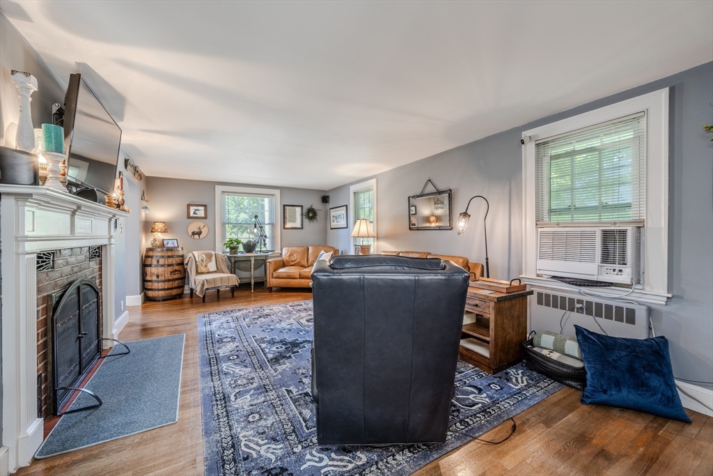1186 Main St
