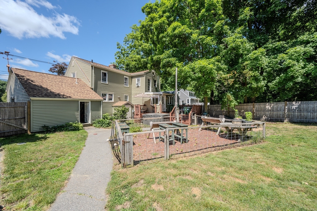 1186 Main St