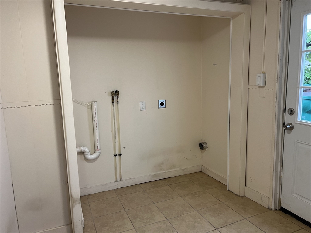 16 Lyons St # A