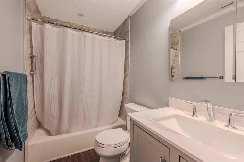 64 Tennis Plaza Rd # 4