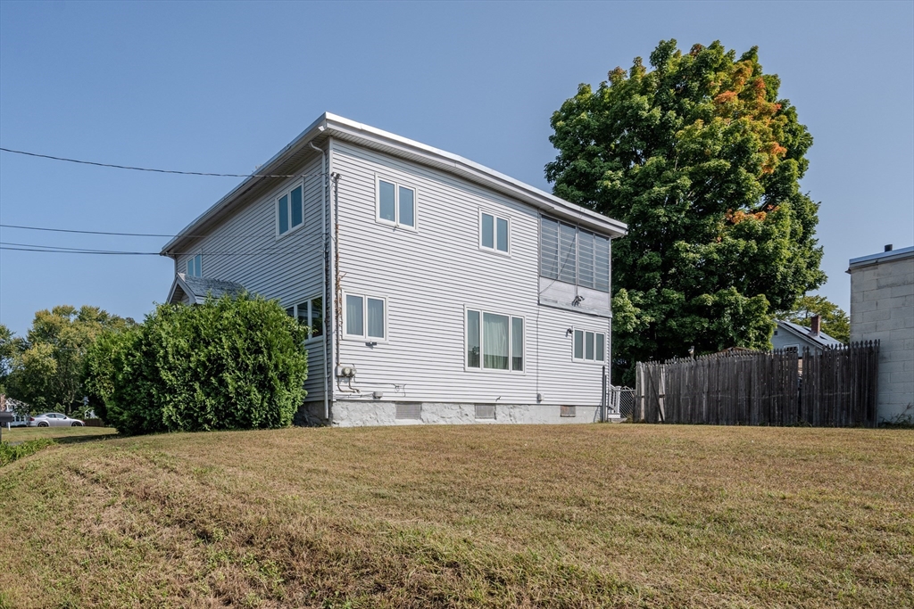 11 Huron St