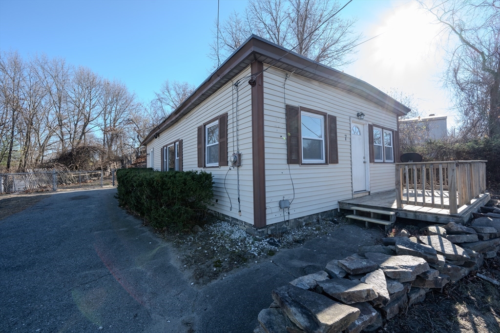 7 Pleasant St