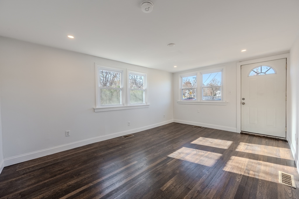 7 Pleasant St