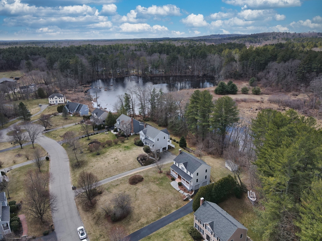 67 Lost Pond Ln