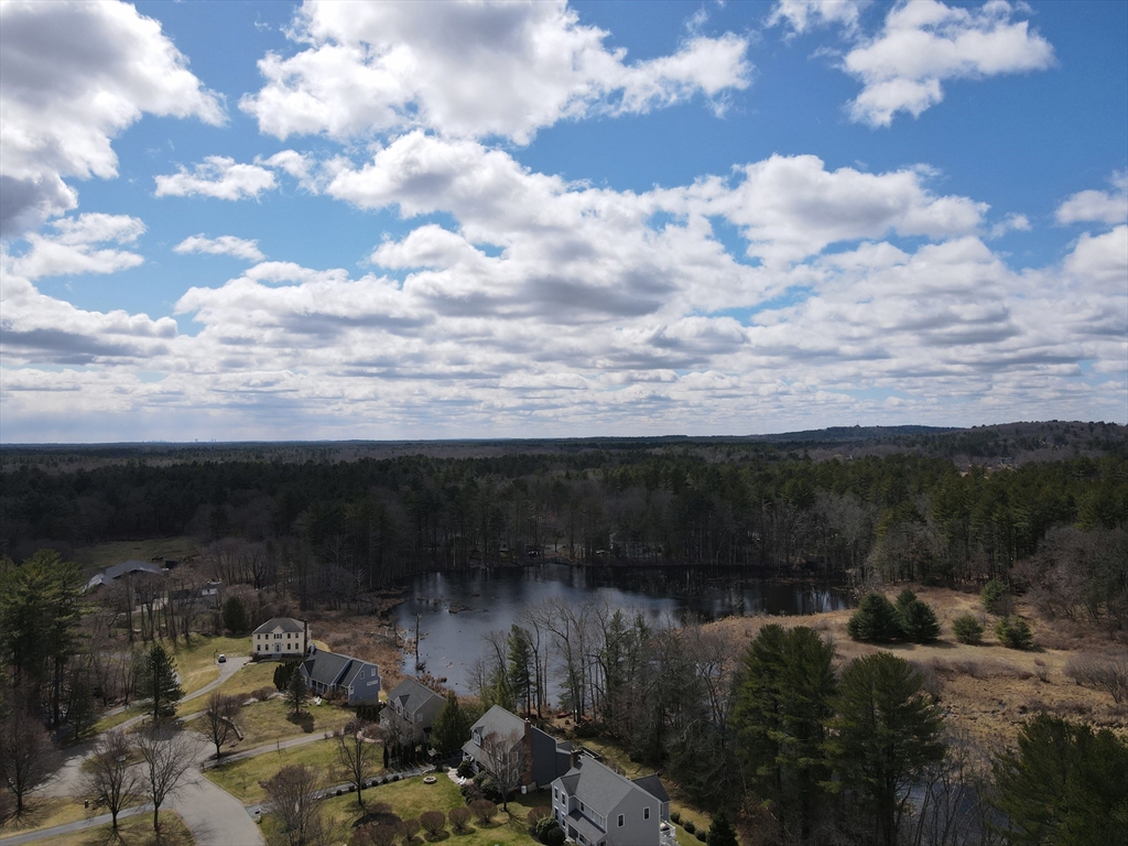 67 Lost Pond Ln