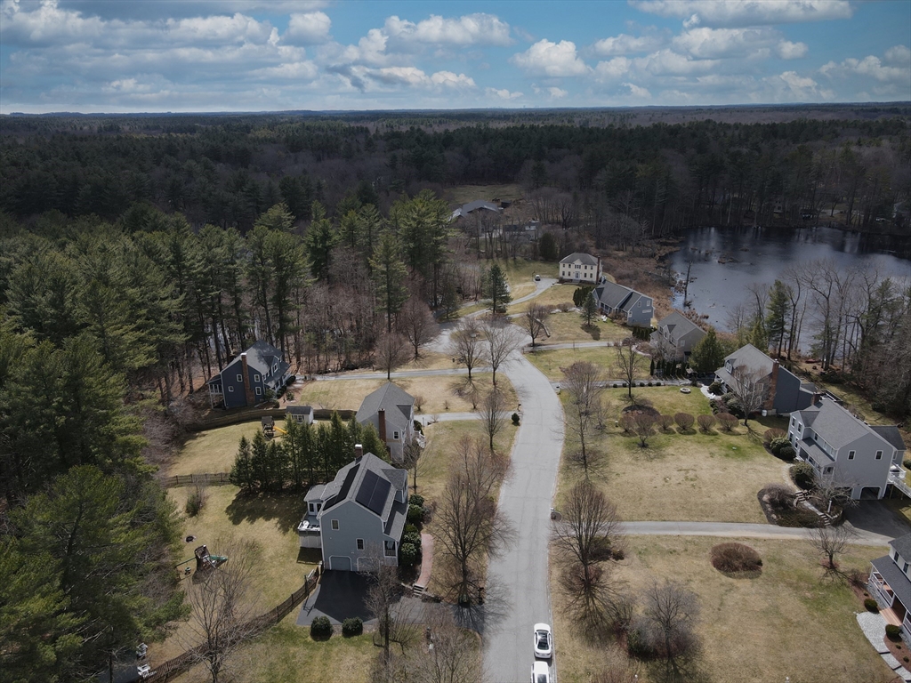 67 Lost Pond Ln
