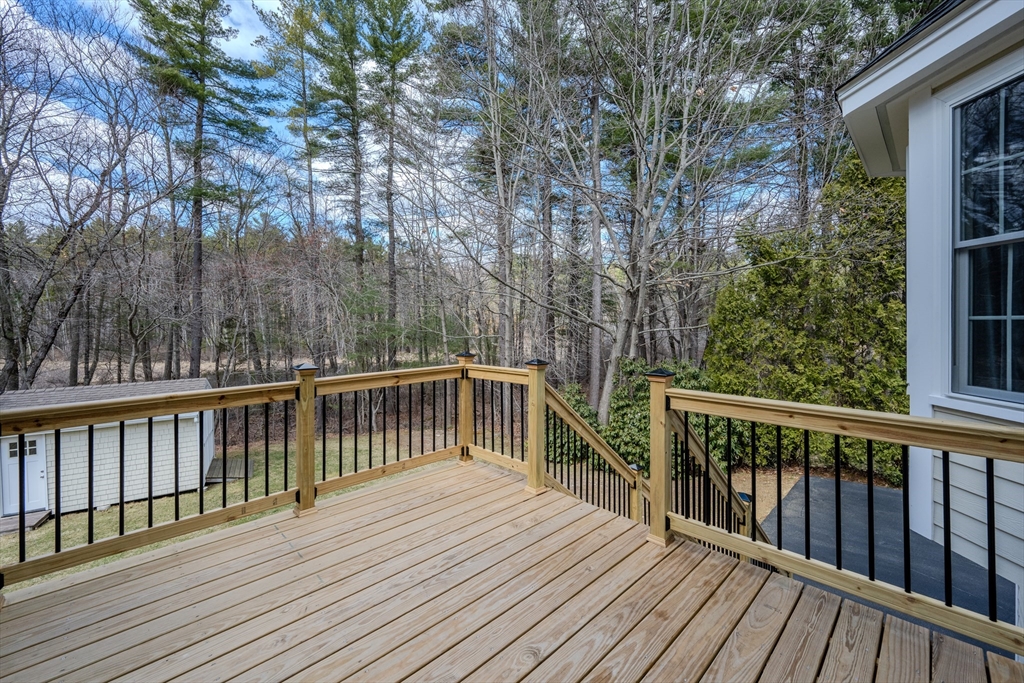 67 Lost Pond Ln