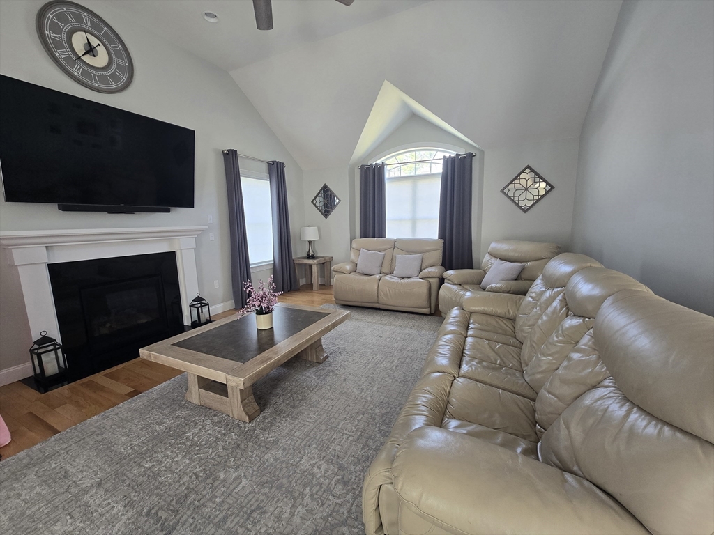 28 Hayfield Rd