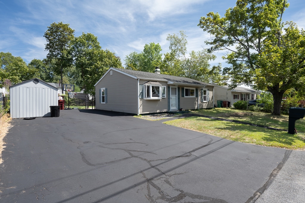 67 Lisa Ln