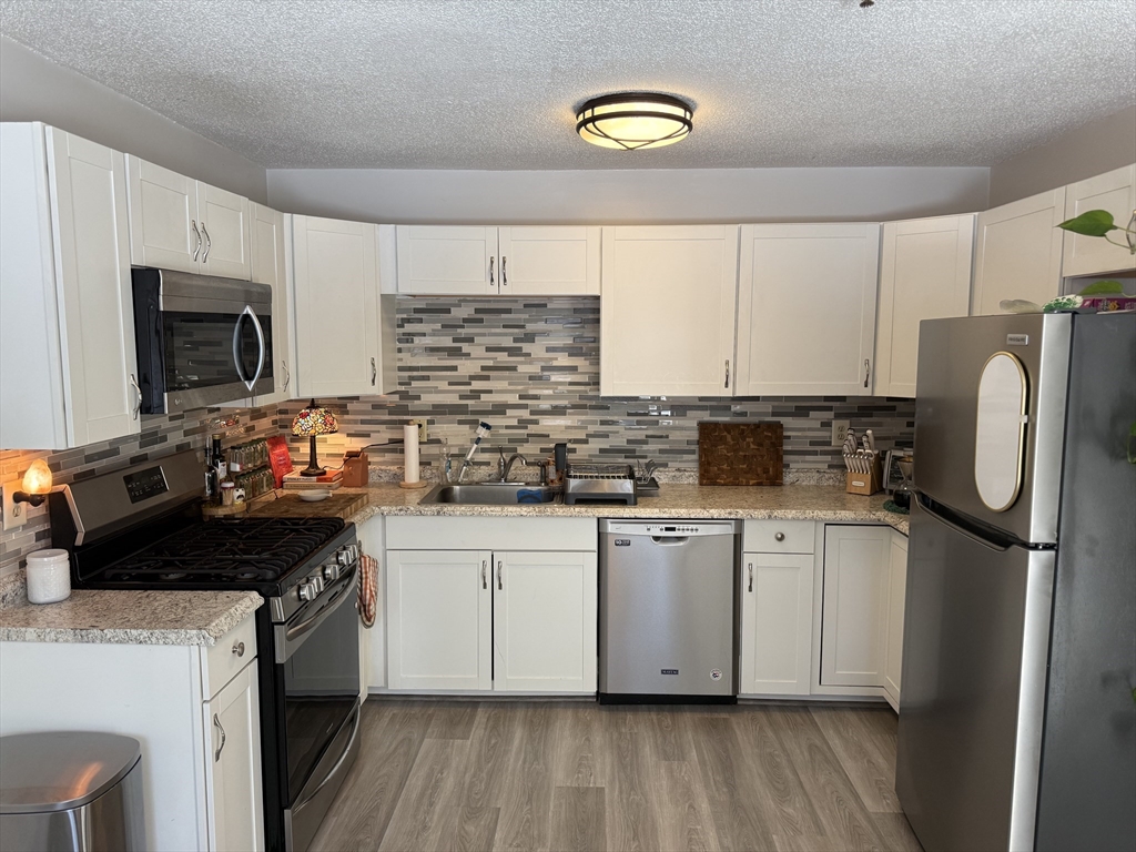 124 Tennis Plaza Rd # 21