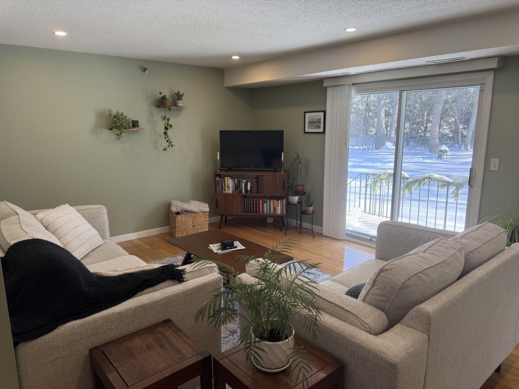 124 Tennis Plaza Rd # 21