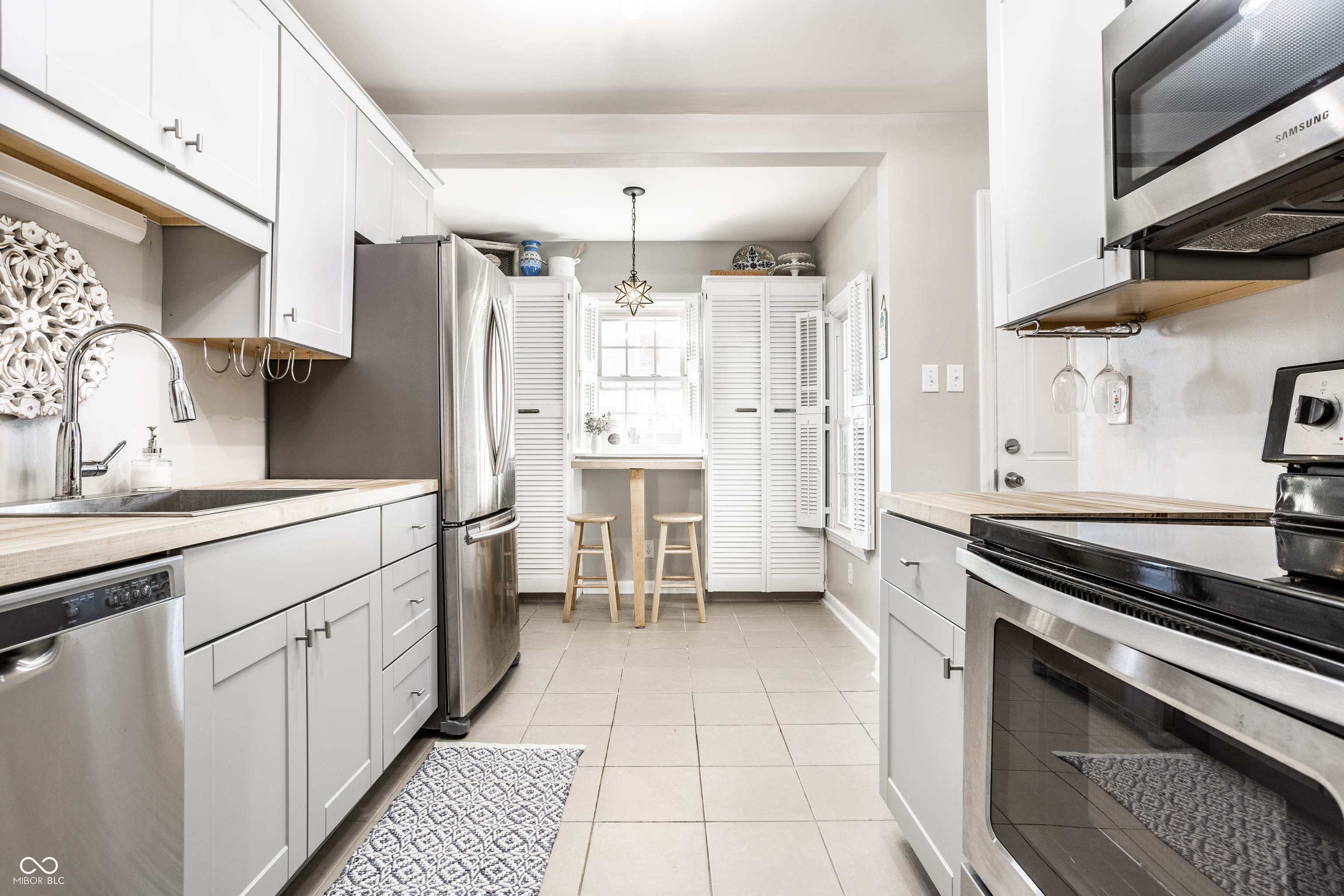 301 N Ridgeview Drive