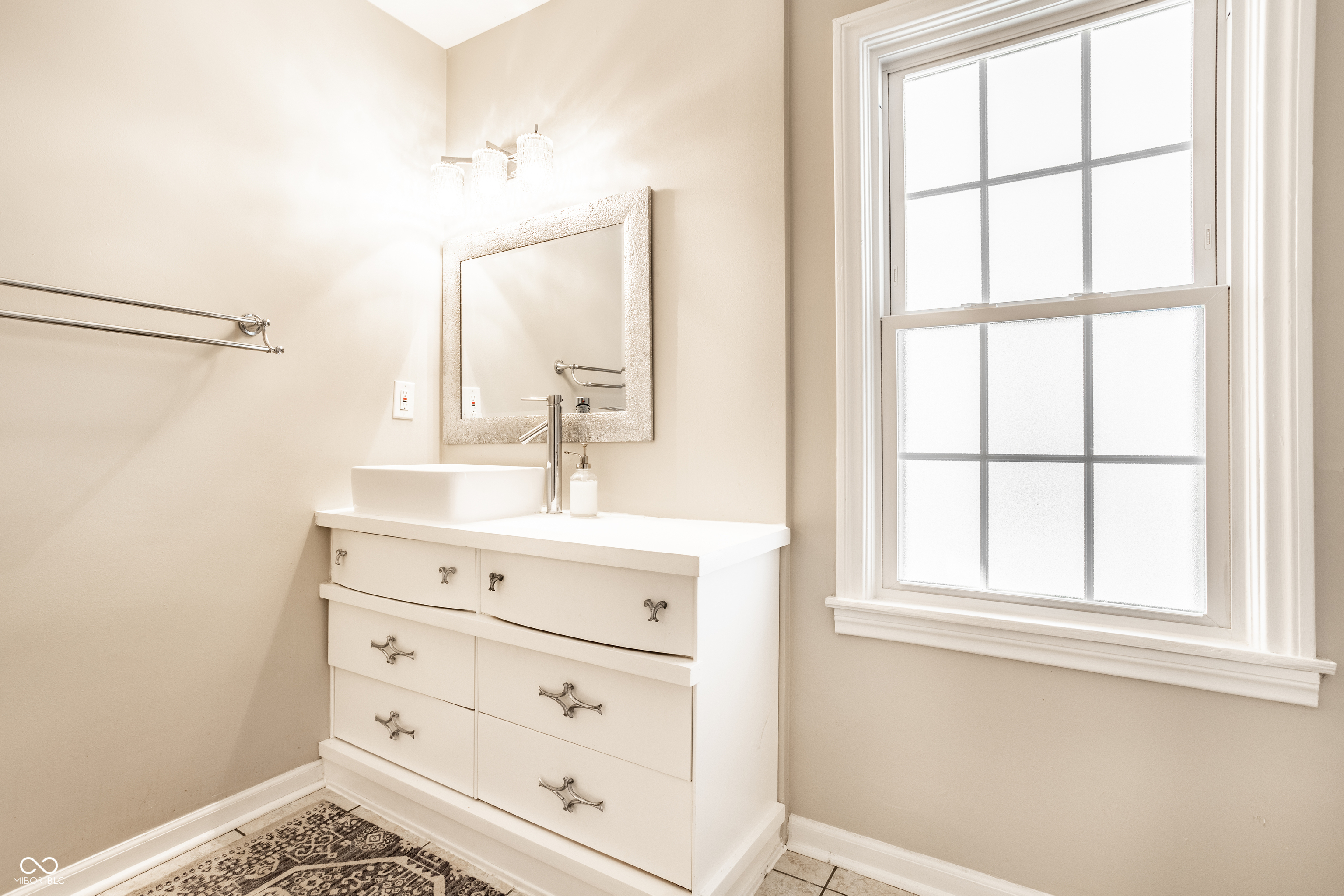 301 N Ridgeview Drive