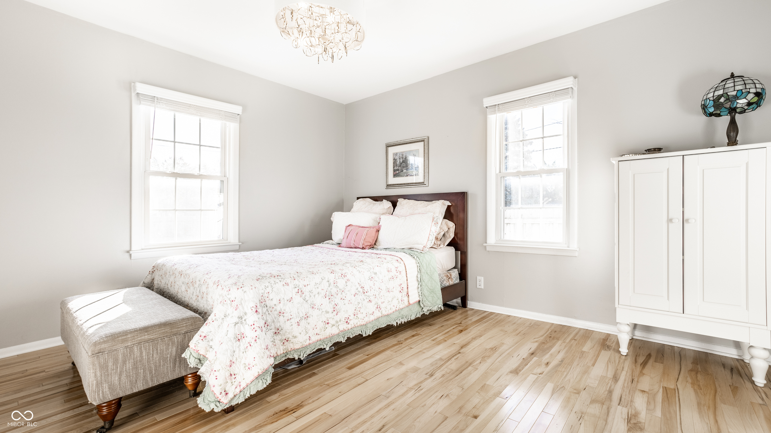 301 N Ridgeview Drive