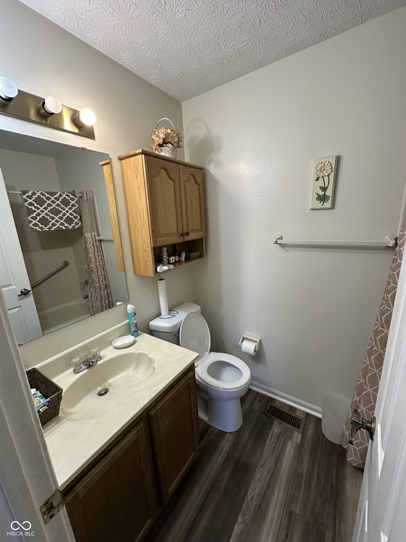 1755 N Wellesley Commons