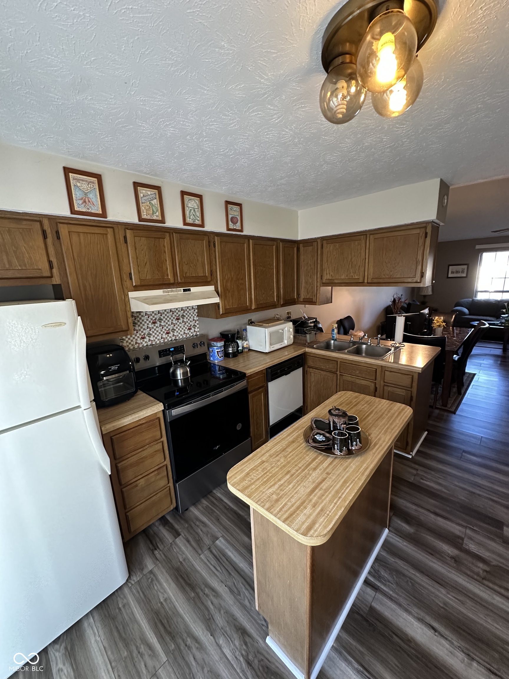 1755 N Wellesley Commons