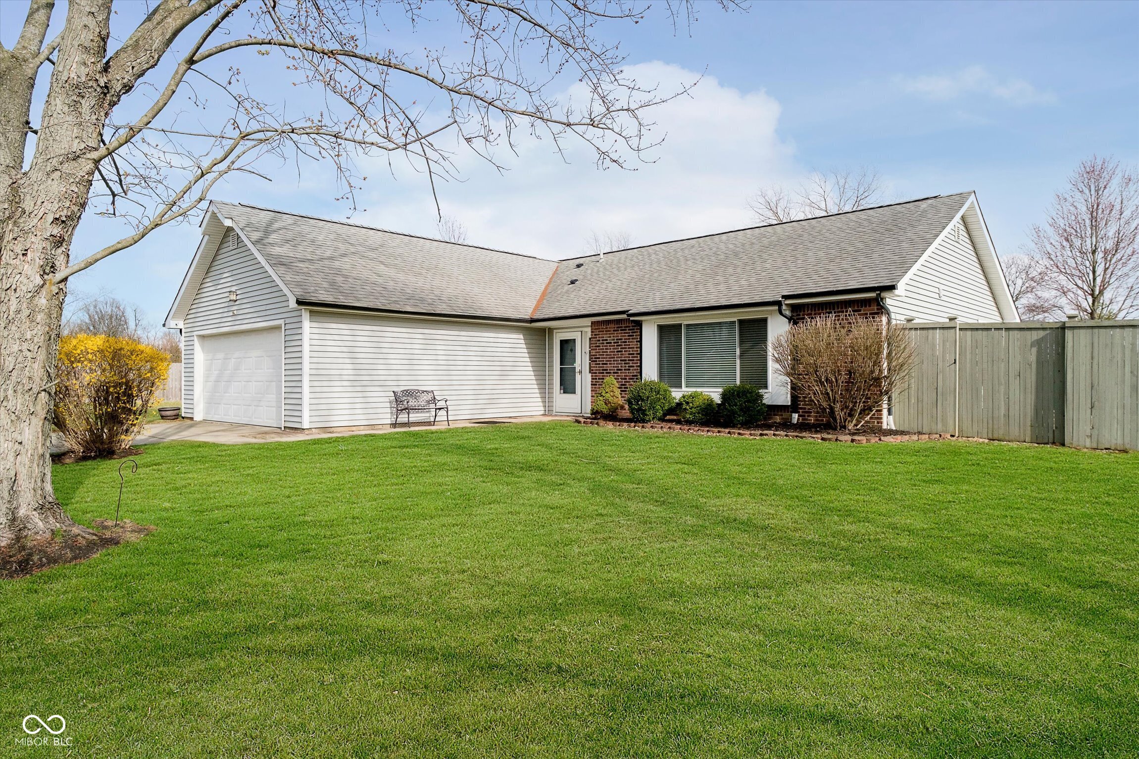 8527 Honeysuckle Way