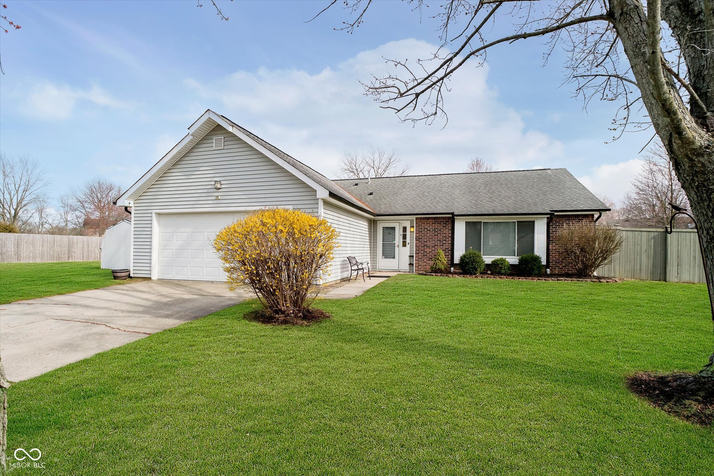 8527 Honeysuckle Way