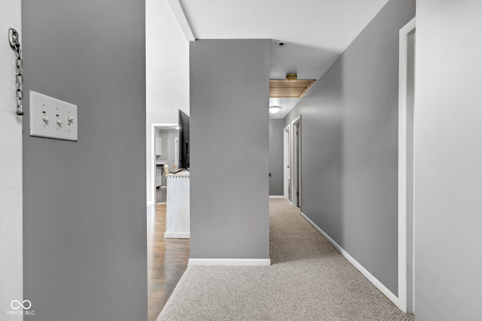 703 Chapel Hill W Drive