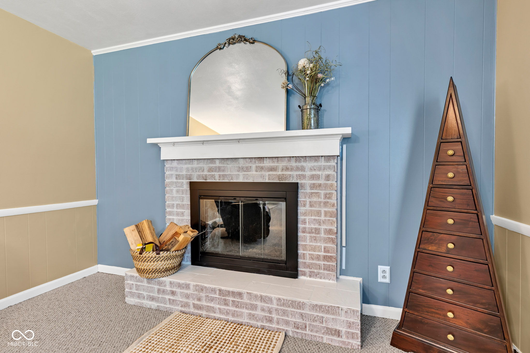 703 Chapel Hill W Drive