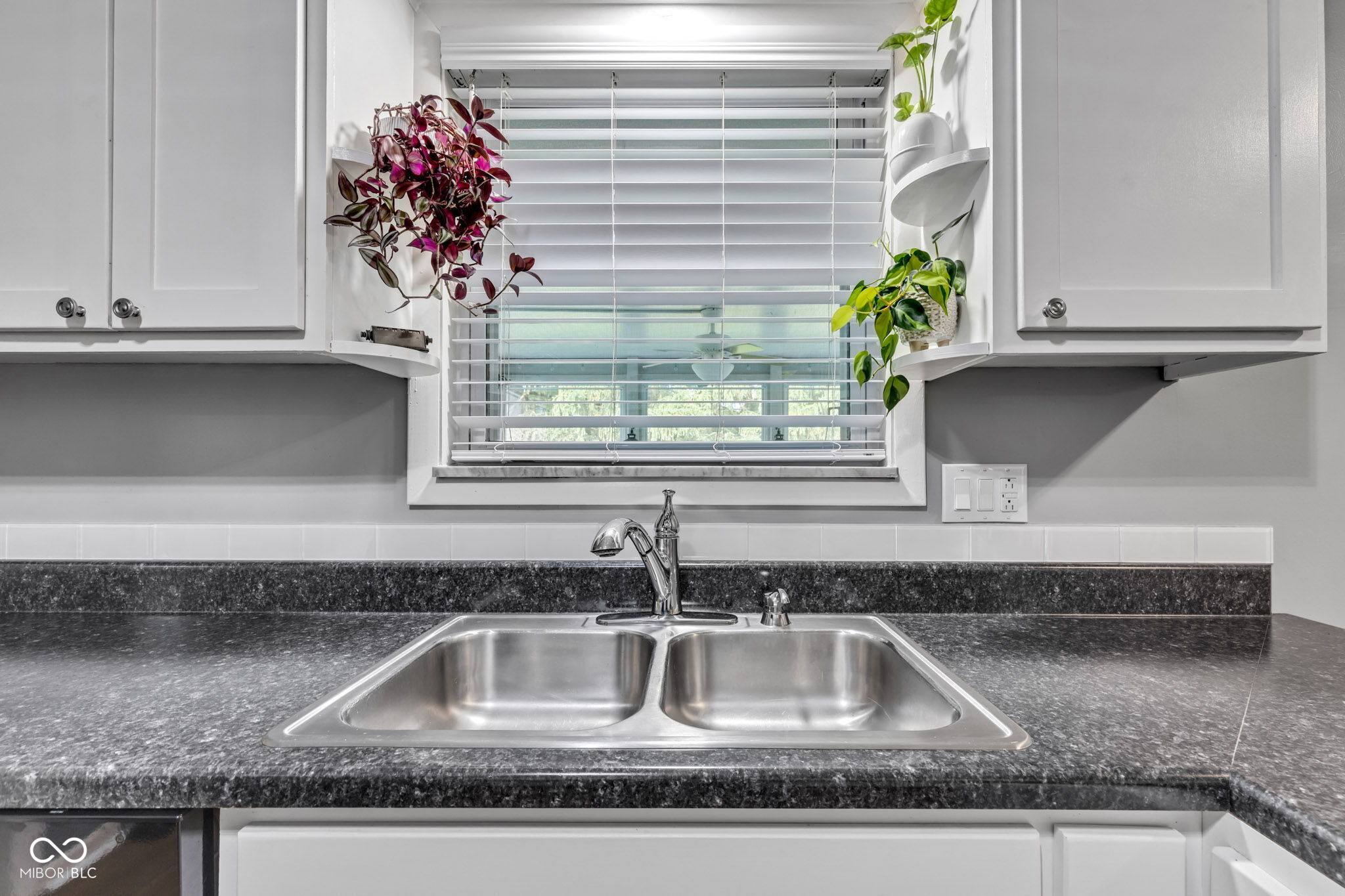 703 Chapel Hill W Drive