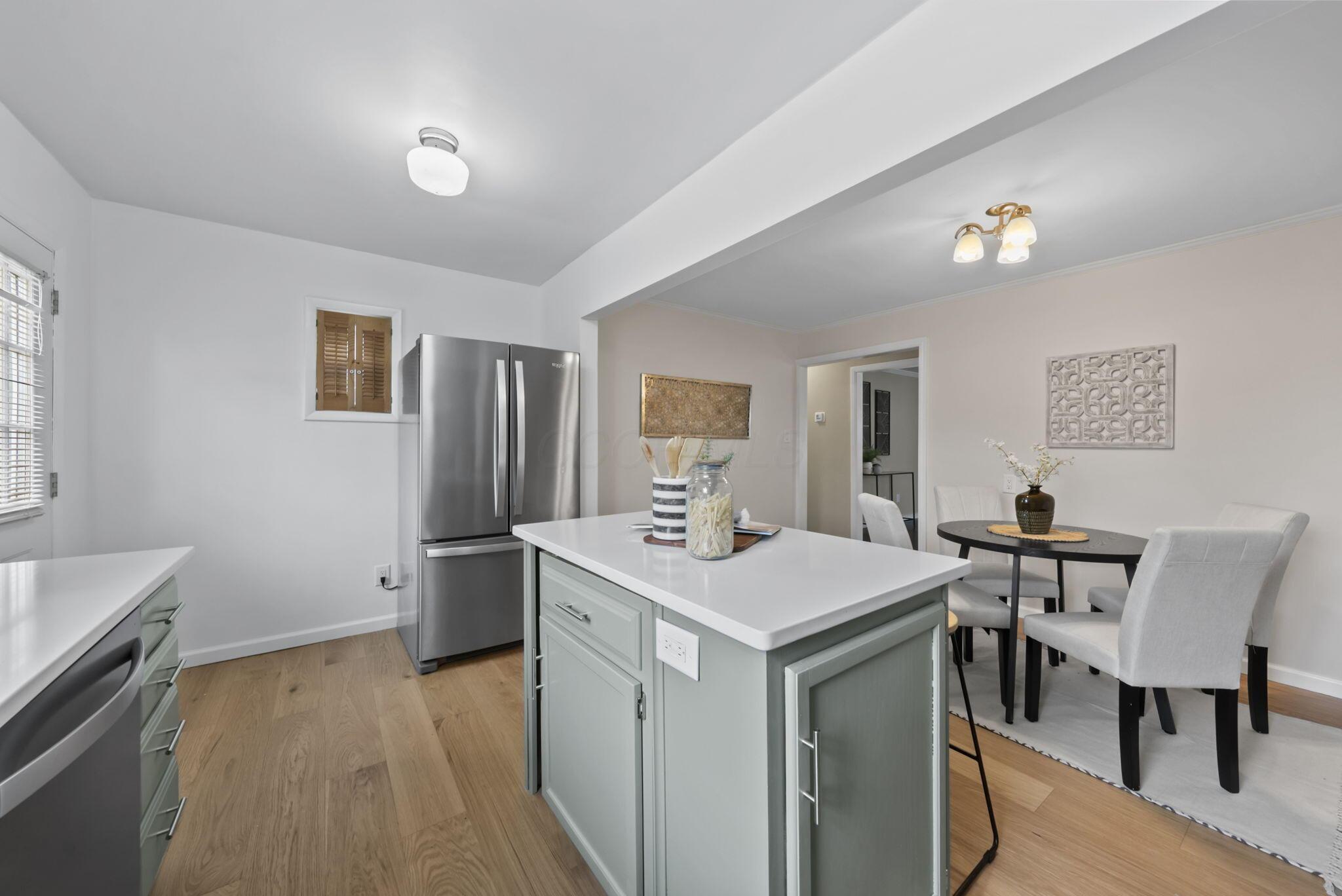 105 W Lincoln Avenue