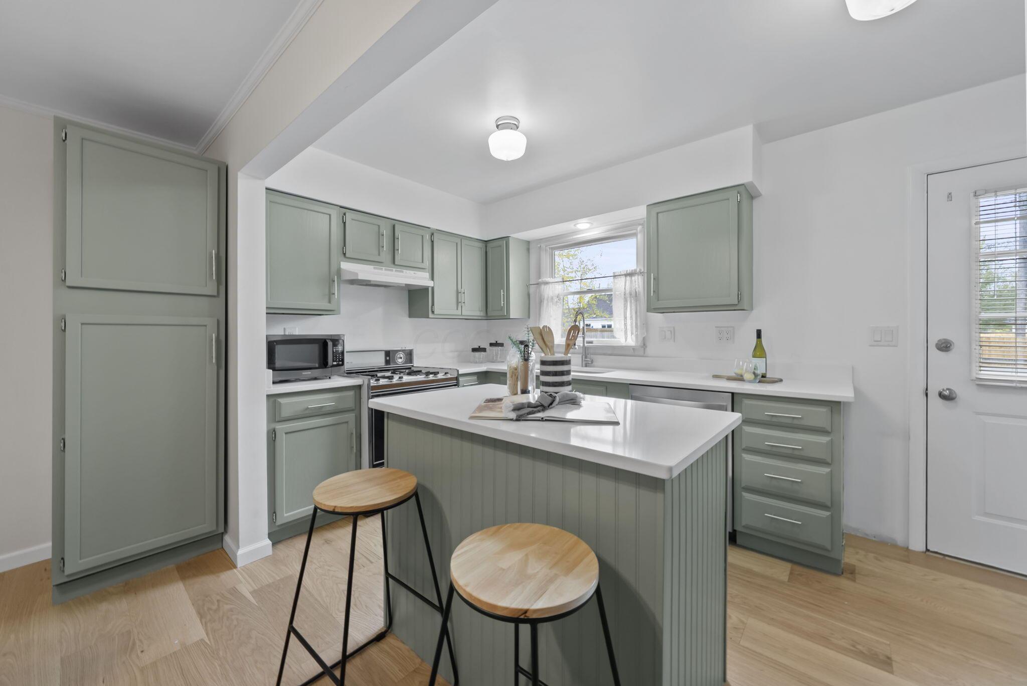 105 W Lincoln Avenue