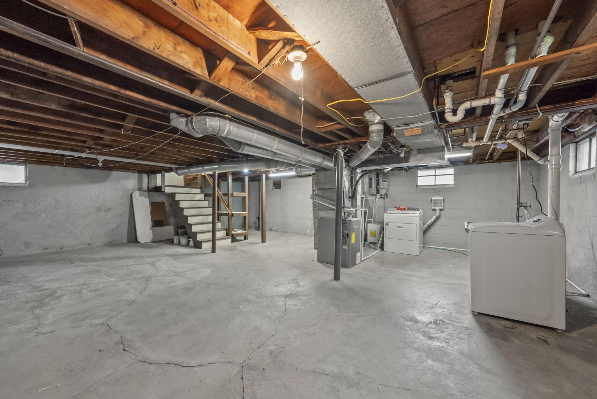 105 W Lincoln Avenue